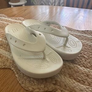 Crocs Classic Platform Flip Flops in the color Bone sz 9